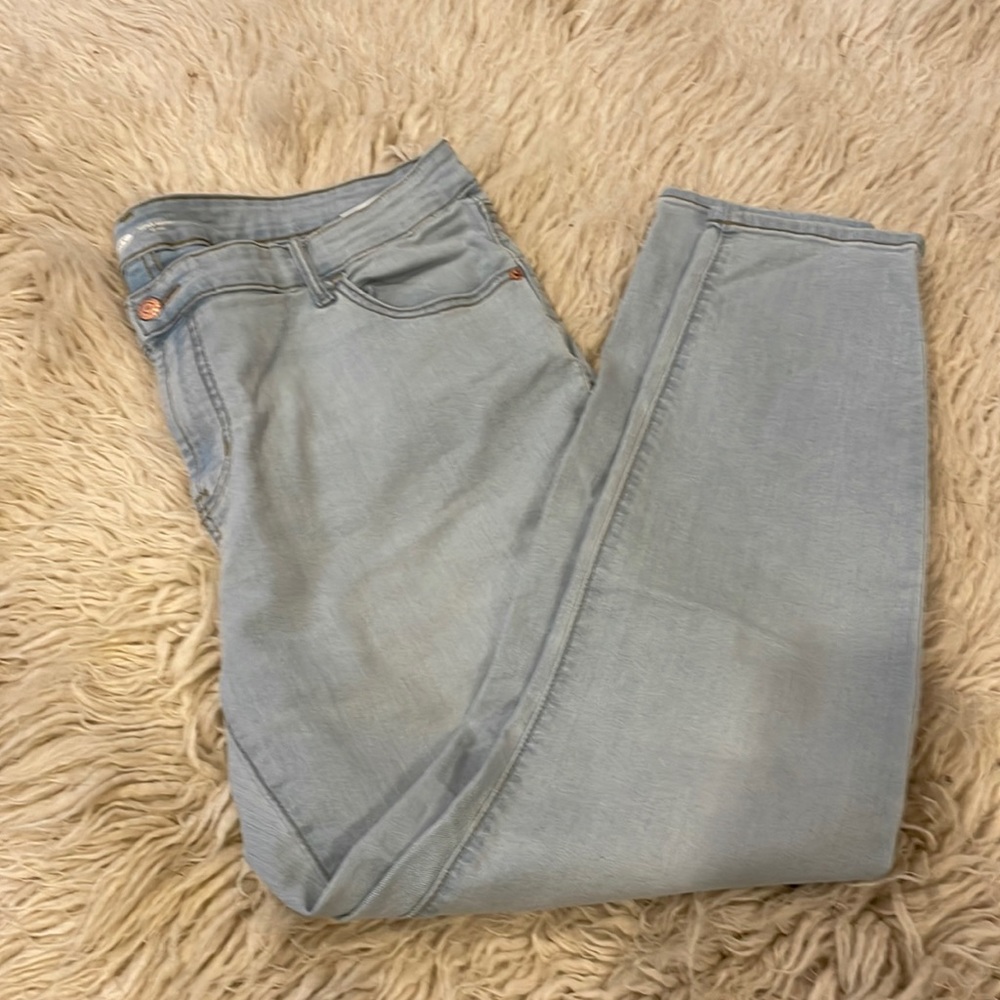 Old Navy light blue Super Skinny mid-rise jeans